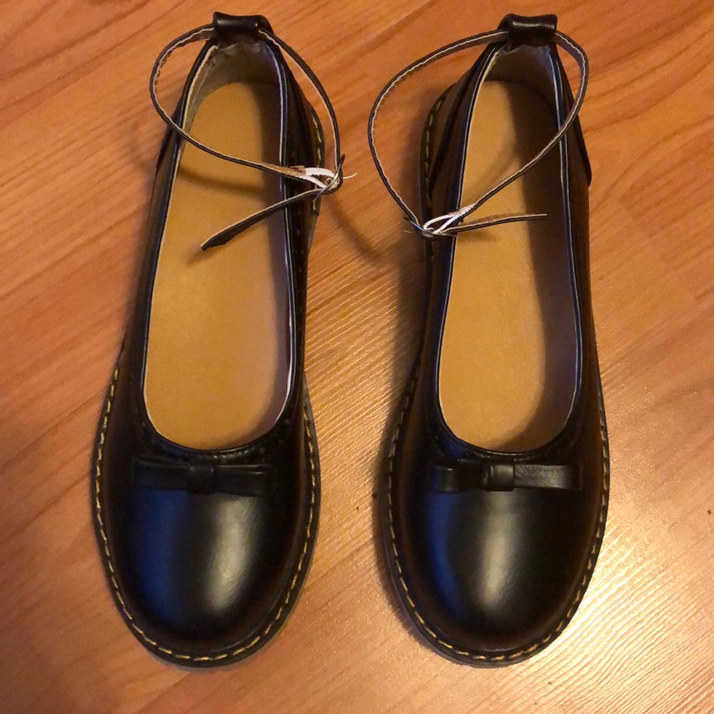 NEW Adorable shoes with bows!